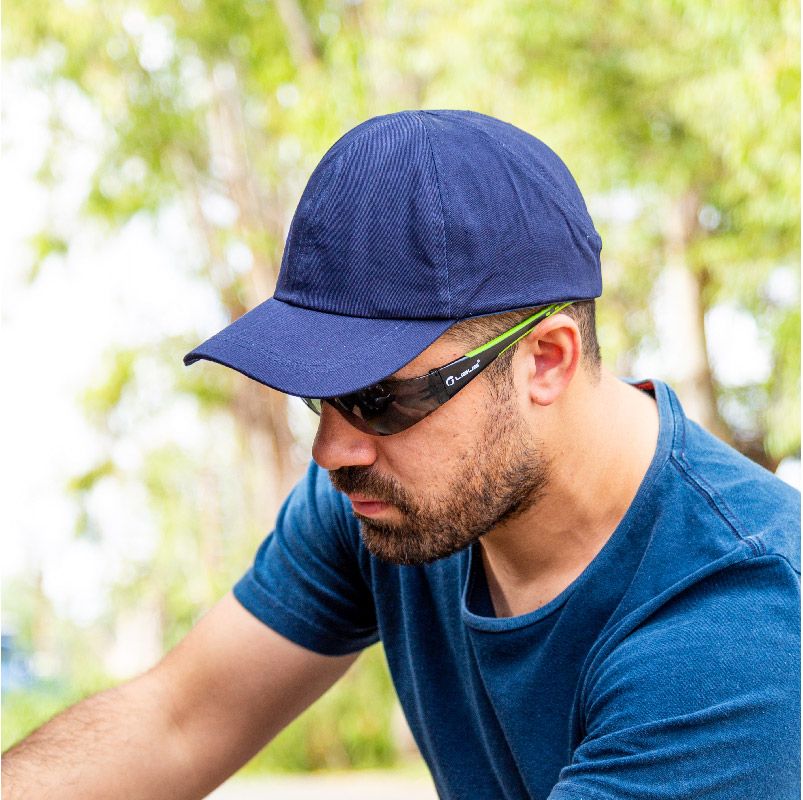 GORRA CON CASQUETE